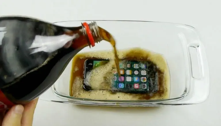 iPhone 7, intacto tras ser congelado con refresco