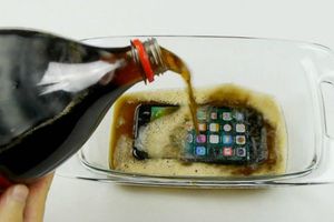 iPhone 7, intacto tras ser congelado con refresco