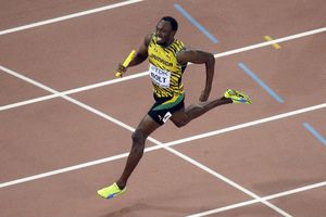 Usain Bolt consultará médico alemán para tratar su desgarre