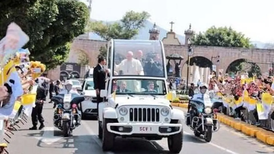 Crean retrato viviente del Papa en Morelia