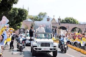 Crean retrato viviente del Papa en Morelia
