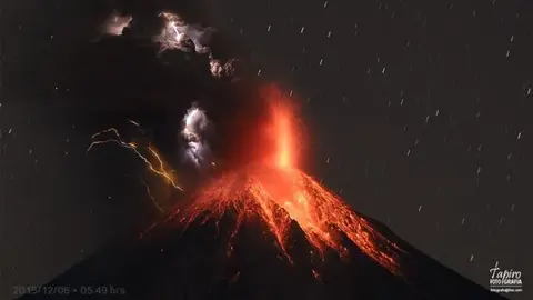 Impresionantes fotos de la erupción del volcán de Colima
