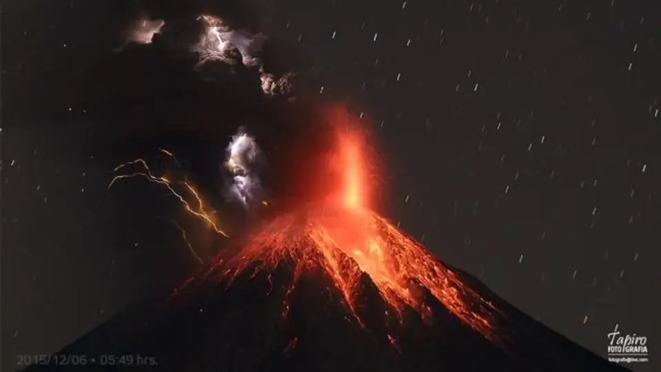 Impresionantes fotos de la erupción del volcán de Colima