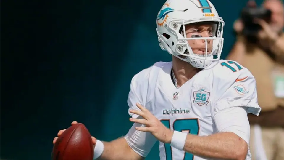 Esposa de jugador de Delfines critica a Tannehill