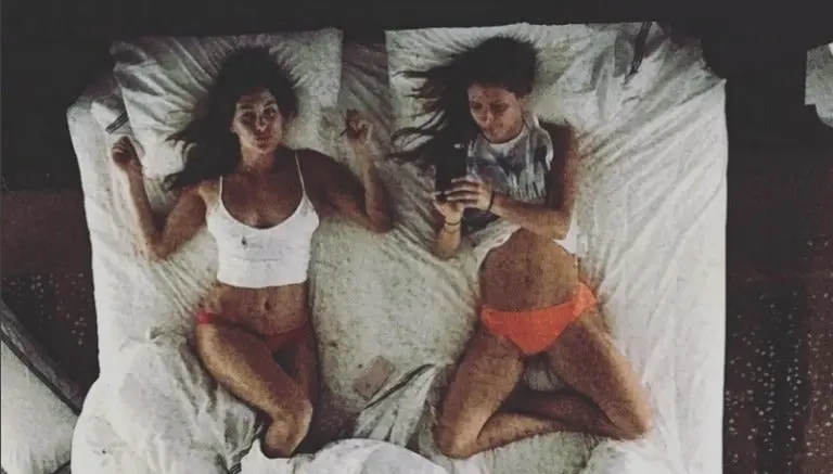 Hermanas Bella festejan otro sexy cumpleaños