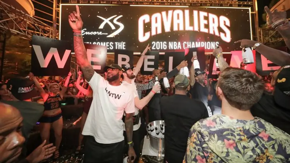 Cavaliers festeja título en Las Vegas