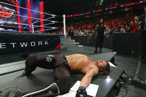 Roman Reigns muestra su rudeza contra AJ Styles