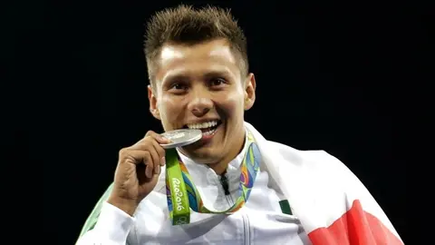 México vuelve a conseguir tres medallas en un día en JO