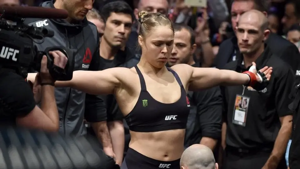 Ronda Rousey es captada entrenando lucha libre