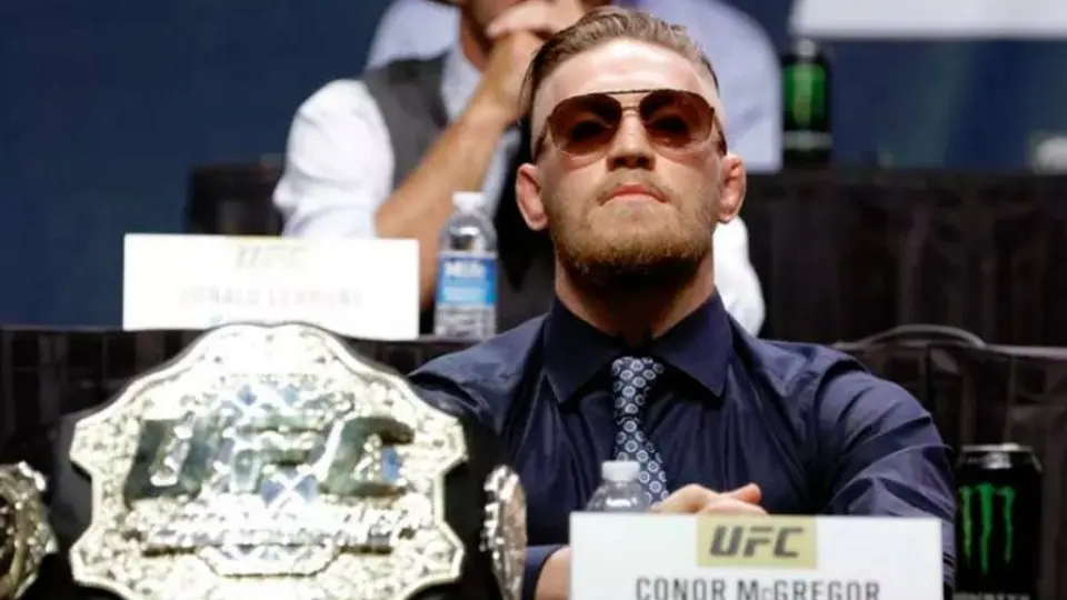 'Dos Anjos se rompió el pie y la vagina el mismo día': McGregor