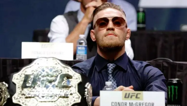 'Dos Anjos se rompió el pie y la vagina el mismo día': McGregor