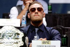 'Dos Anjos se rompió el pie y la vagina el mismo día': McGregor