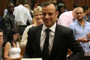 Juez concede libertad vigilada bajo fianza a Pistorius