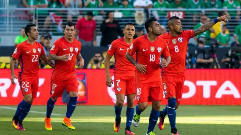 Chile elimina a México con brutal goleada