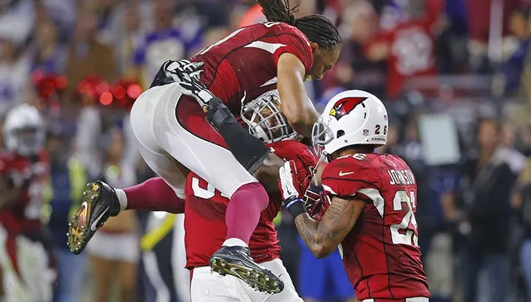 Arizona vence a Vikingos y asegura lugar en Playoffs