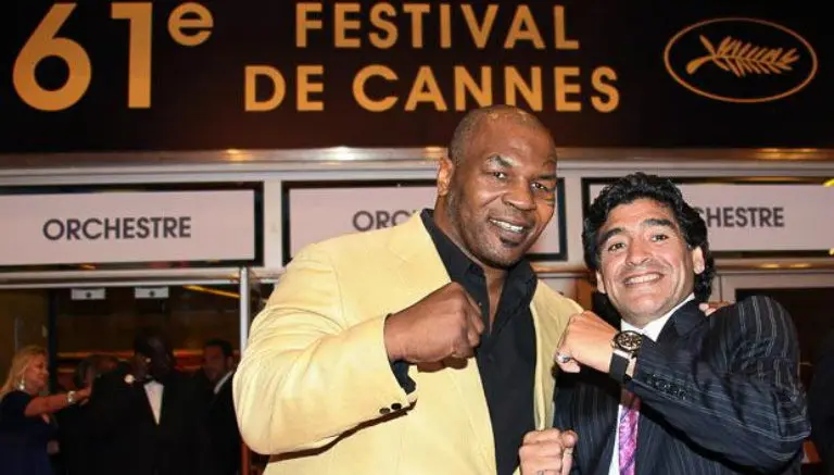 Mike Tyson, el siempre polémico aficionado al futbol