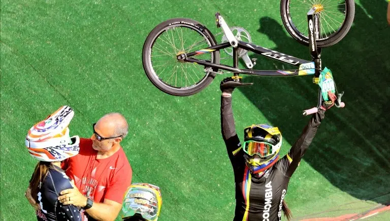 Pajón hace historia en BMX con bicampeonato olímpico