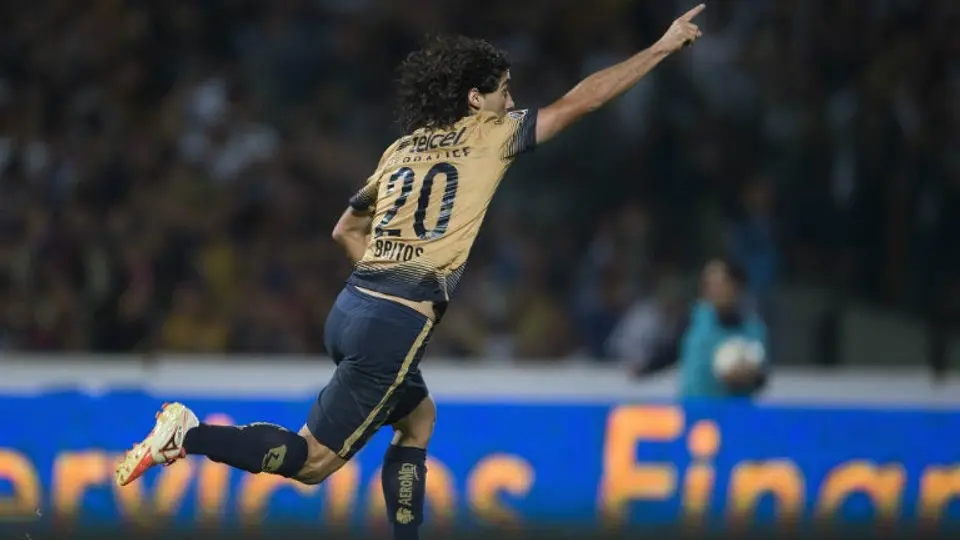 Britos marca el primer gol en el Estadio Tecnológico de Oaxaca