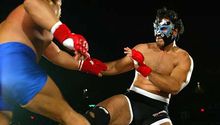 Conoce a los luchadores que tuvieron carreras en MMA