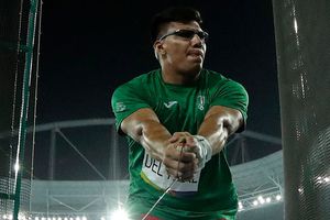 Hay atletas que no hacen su trabajo, afirma Del Real