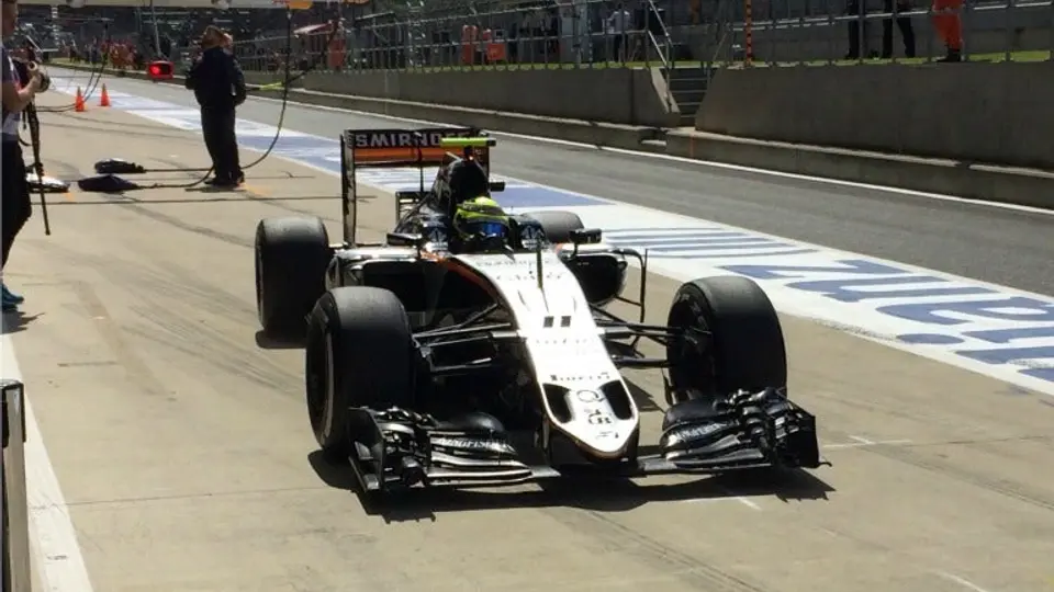 Checo, multado por rebasar límites de velocidad en Silverstone