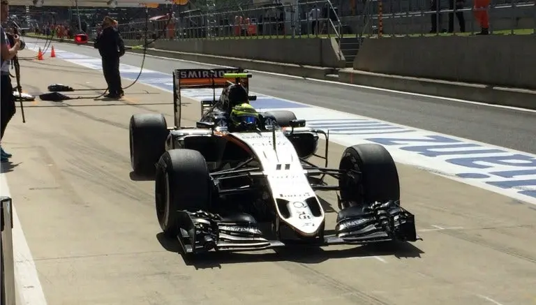 Checo, multado por rebasar límites de velocidad en Silverstone
