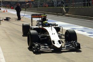 Checo, multado por rebasar límites de velocidad en Silverstone