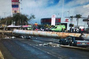 Caída de espectacular en Metepec deja cinco lesionados
