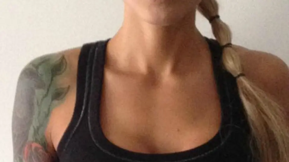 Mujer es vetada en gimnasio por el tamaño de su busto