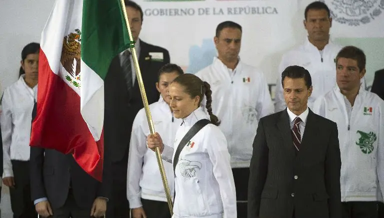 EPN abandera a delegaciones de Olímpicos y Paralímpicos
