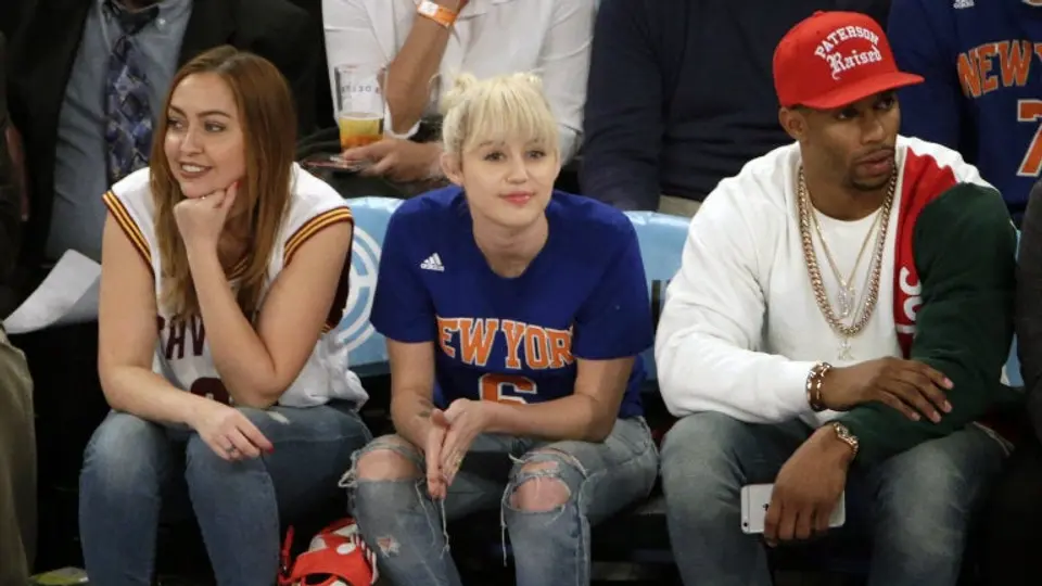 Miley Cyrus 'enloquece' con Porzingis en la duela