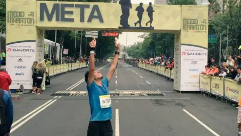 Mexicano consigue tercer puesto en Medio Maratón de CDMX