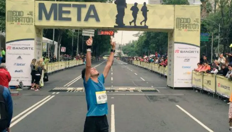 Mexicano consigue tercer puesto en Medio Maratón de CDMX
