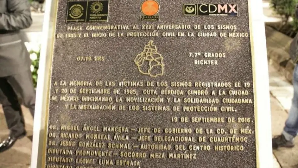 Develan placa por sismo de 1985, pero con error
