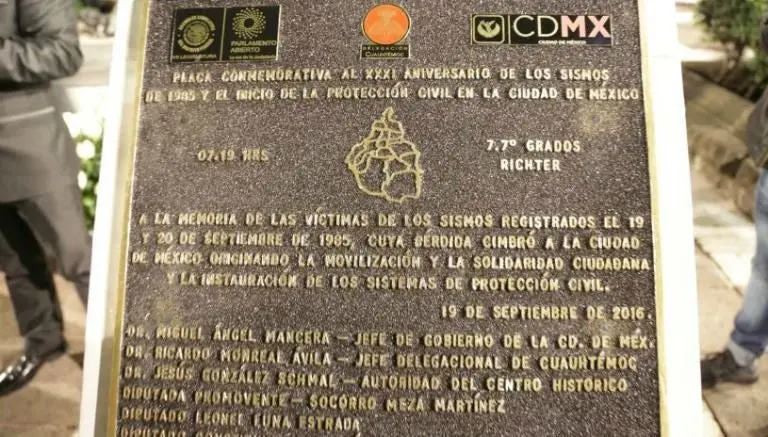 Develan placa por sismo de 1985, pero con error