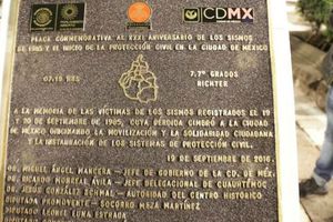 Develan placa por sismo de 1985, pero con error
