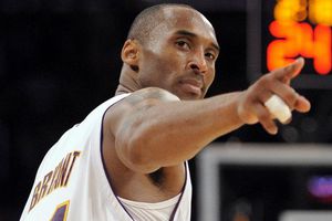 Kobe Bryant va por su 'jazz' de despedida