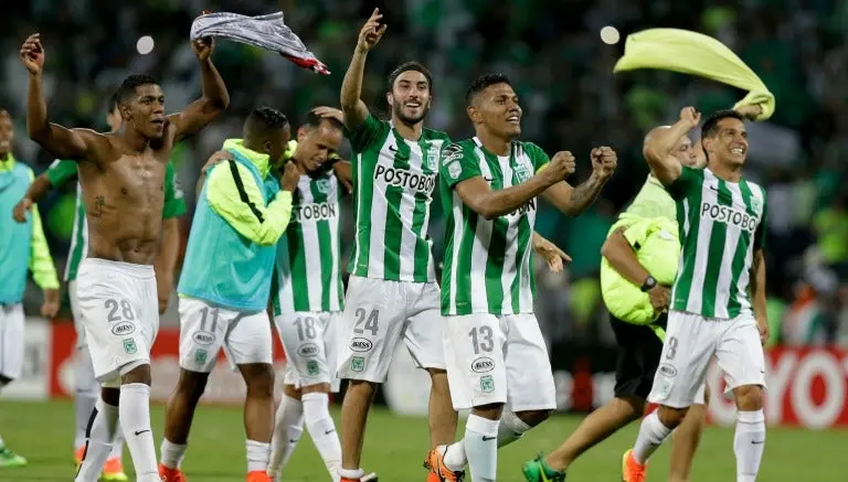 VIDEO: Exestrella de la Liga MX se luce con golazo desde media cancha en la liga de Colombia