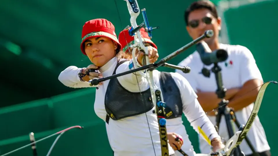 Alejandra Valencia consigue emocionante pase a Octavos