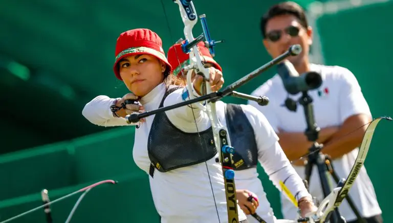 Alejandra Valencia consigue emocionante pase a Octavos