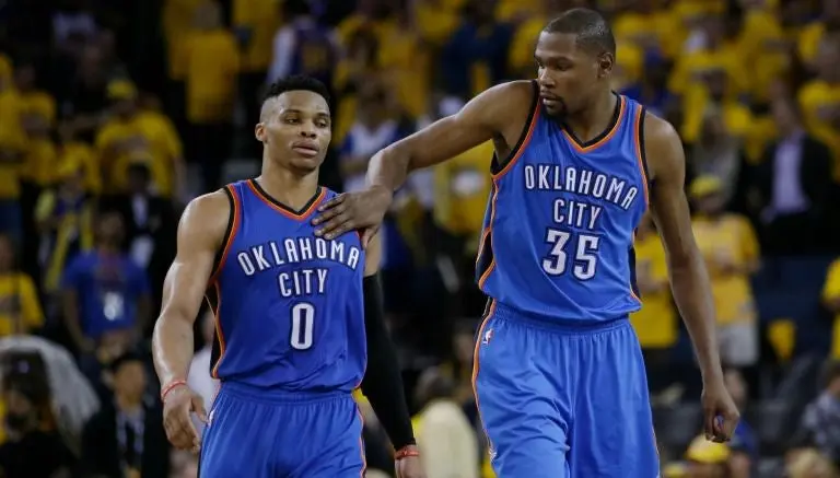 Durant lidera paliza de Thunder sobre Warriors