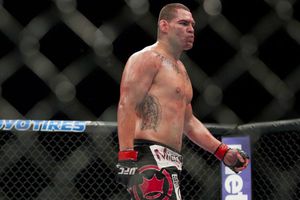 Caín Velásquez se perderá revancha con Werdum por lesión