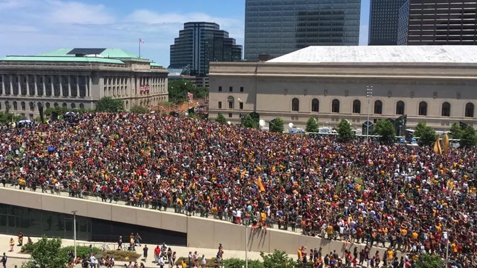 Cavs festejan título con más de 1 millón de fans