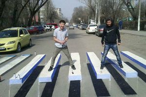 India crea señalamientos de tránsito 3D para reducir accidentes