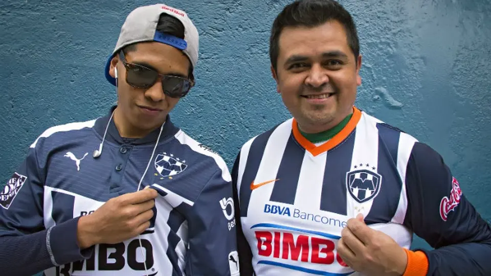 Afición de Rayados invade el Estadio Azul