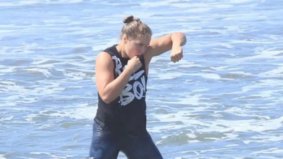 Ronda se prepara en la playa para volver al octágono