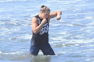 Ronda se prepara en la playa para volver al octágono