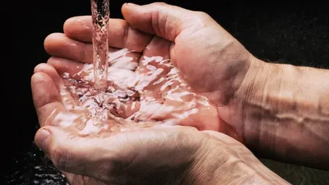 Vecinos de Iztacalco se pelean por falta de agua