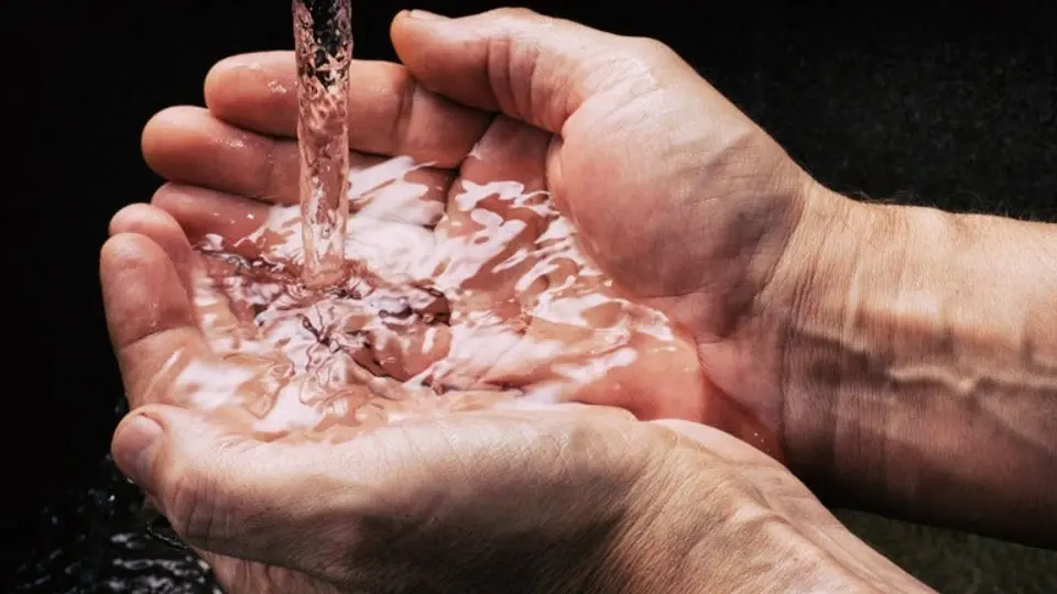 Vecinos de Iztacalco se pelean por falta de agua