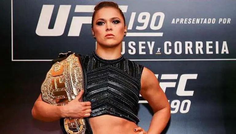 Ronda Rousey peleaba para comprar frappuccinos